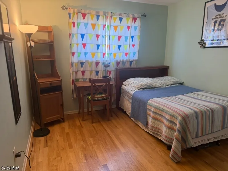 652 Holly Ln North Brunswick, NJ 08902