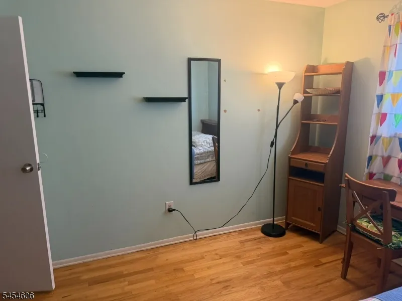 652 Holly Ln North Brunswick, NJ 08902