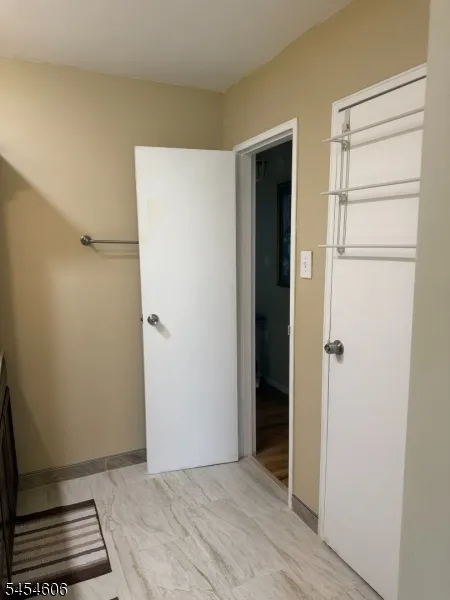 652 Holly Ln North Brunswick, NJ 08902