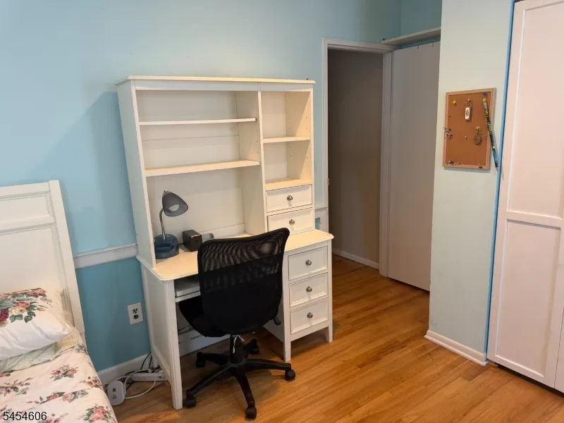 652 Holly Ln North Brunswick, NJ 08902