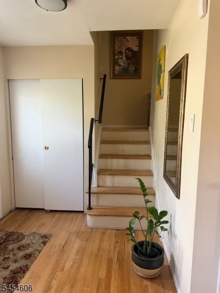652 Holly Ln North Brunswick, NJ 08902