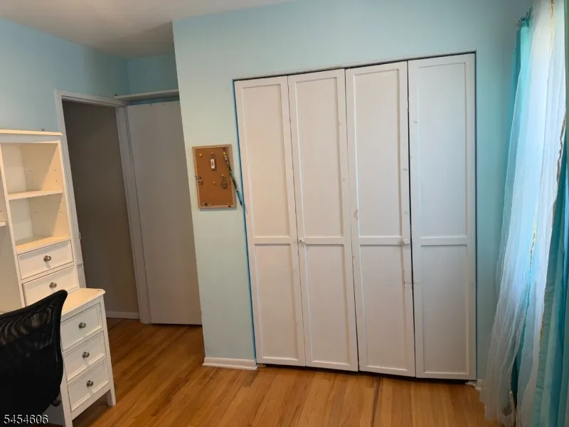 652 Holly Ln North Brunswick, NJ 08902