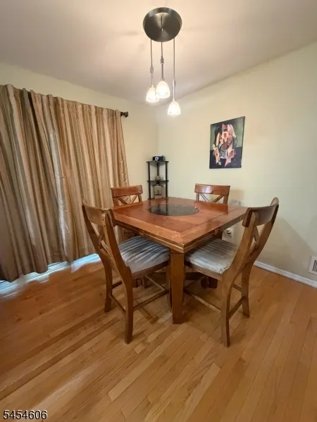 652 Holly Ln North Brunswick, NJ 08902