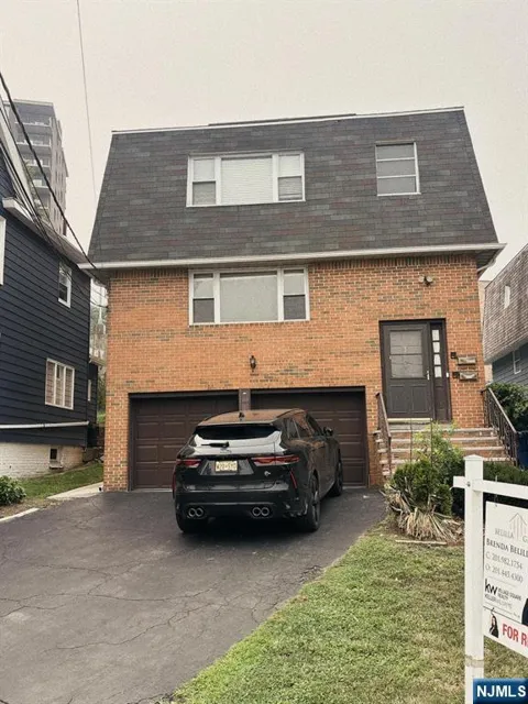 389 Dewolf Place 1ST FLOOR