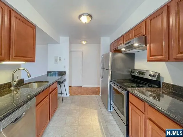 135-167 S Maple Avenue 155 E Ridgewood, NJ 07450