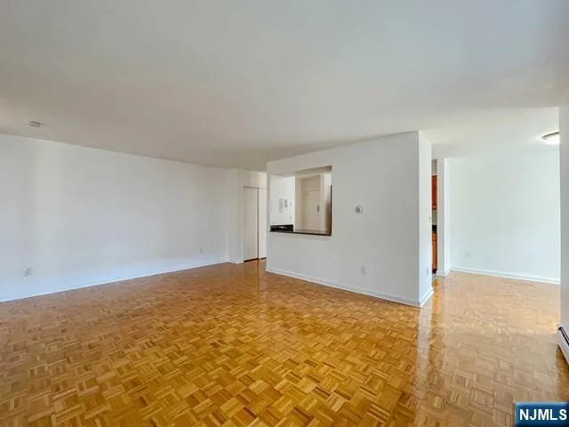 135-167 S Maple Avenue 155 E Ridgewood, NJ 07450