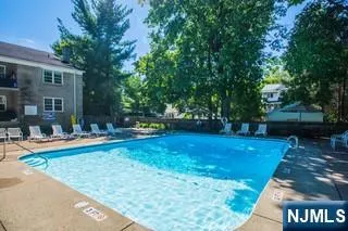 135-167 S Maple Avenue 155 E Ridgewood, NJ 07450