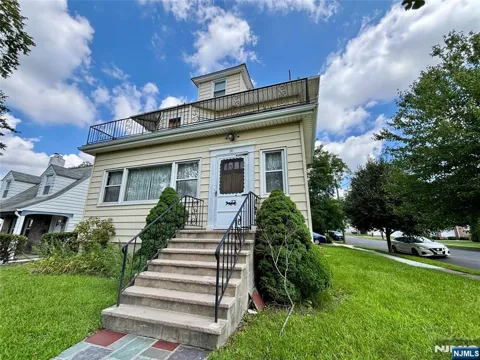 21 Barrows Avenue 1st Flr