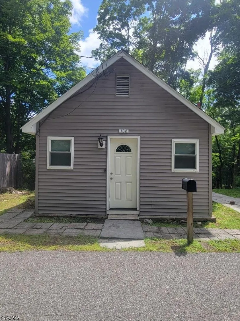 108 Magee Rd Ringwood, NJ 07456