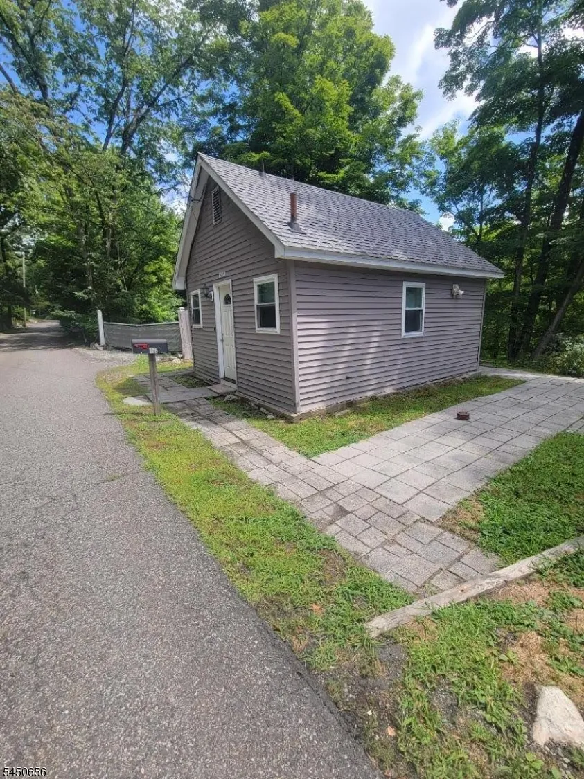108 Magee Rd Ringwood, NJ 07456