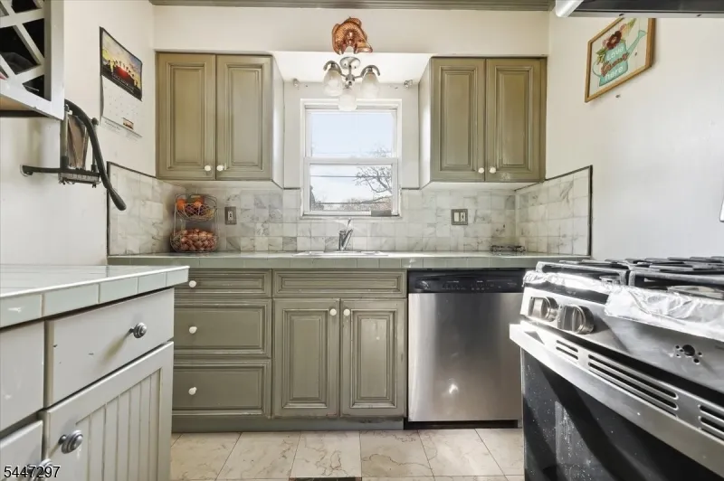 409 Tryon Ave Englewood City, NJ 07631