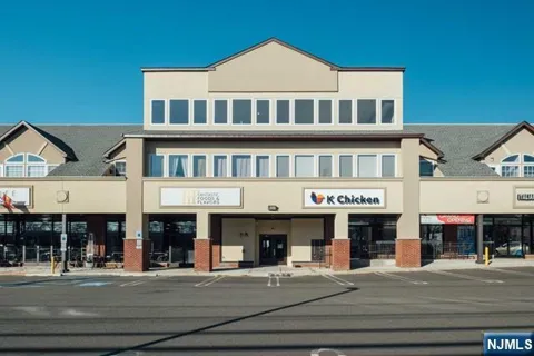 521 Livingston Street 303