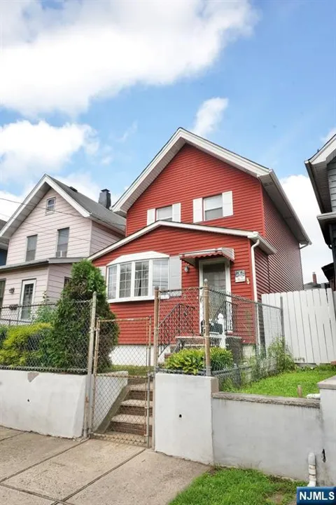 425 Davis Avenue