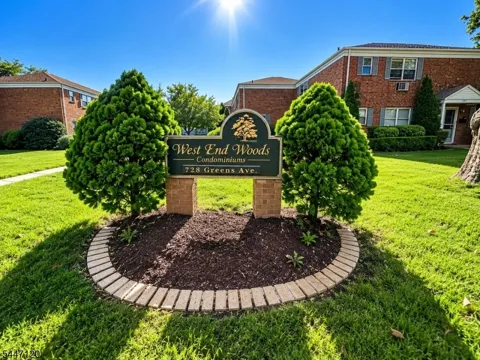 728 Greens Ave