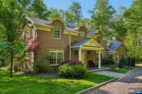 2b Paris Avenue