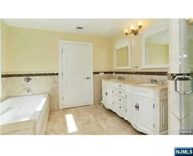 452 Grand Avenue B Palisades Park, NJ 07650
