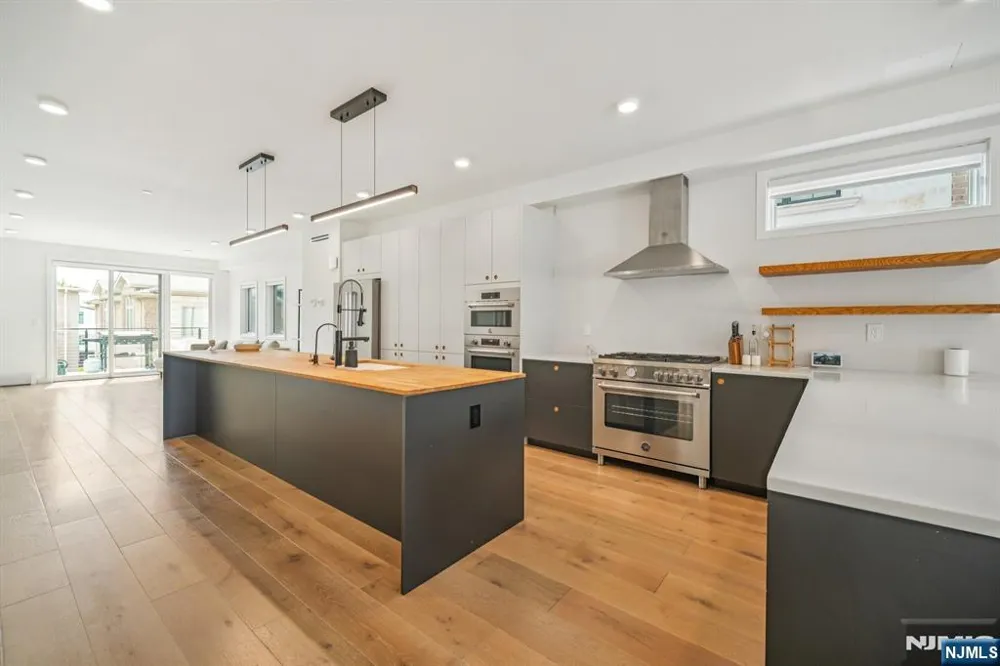 66B Henry Avenue Palisades Park, NJ 07650