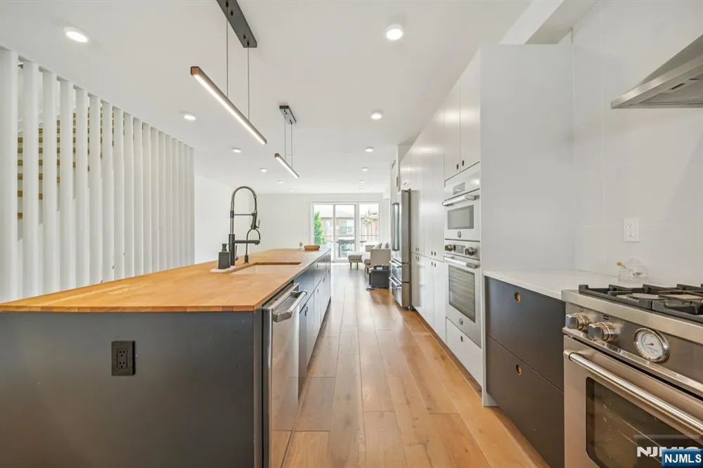 66B Henry Avenue Palisades Park, NJ 07650