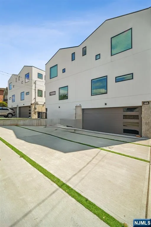 66B Henry Avenue Palisades Park, NJ 07650