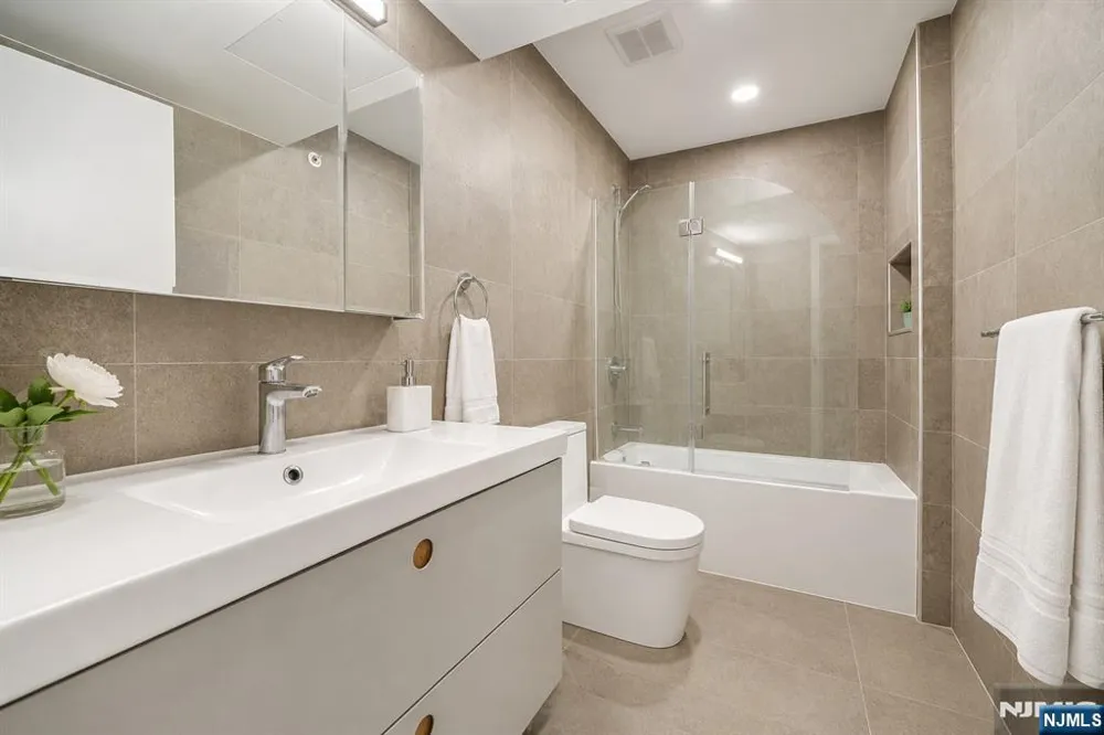 66B Henry Avenue Palisades Park, NJ 07650