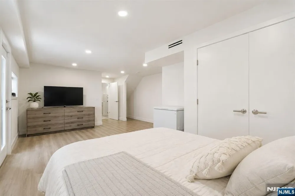 66B Henry Avenue Palisades Park, NJ 07650