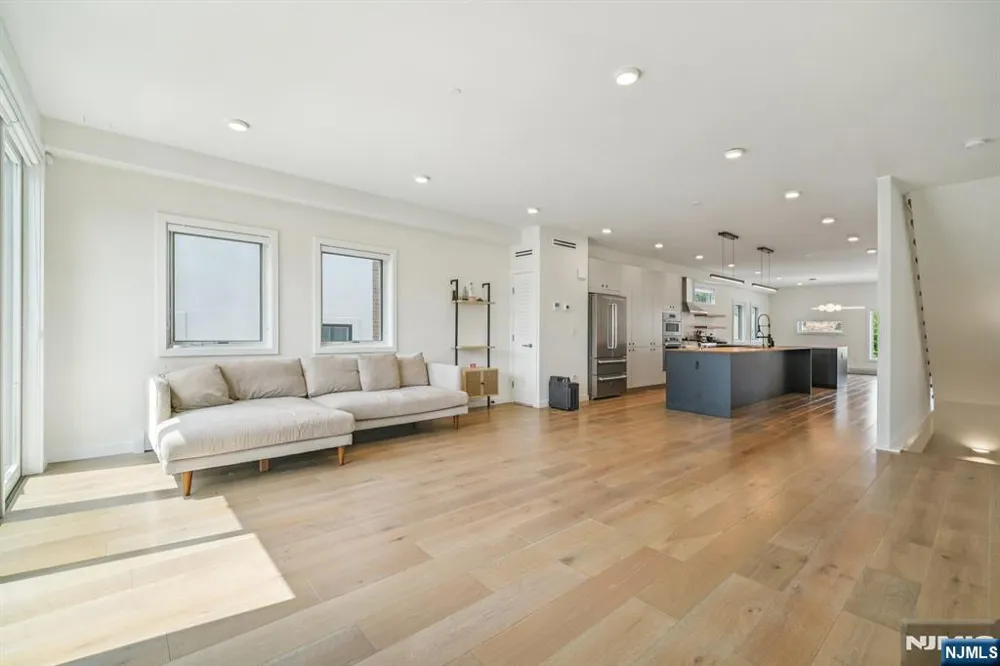 66B Henry Avenue Palisades Park, NJ 07650