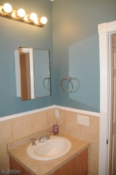 171 Autumn Ridge Rd Parsippany-Troy Hills, NJ 07950