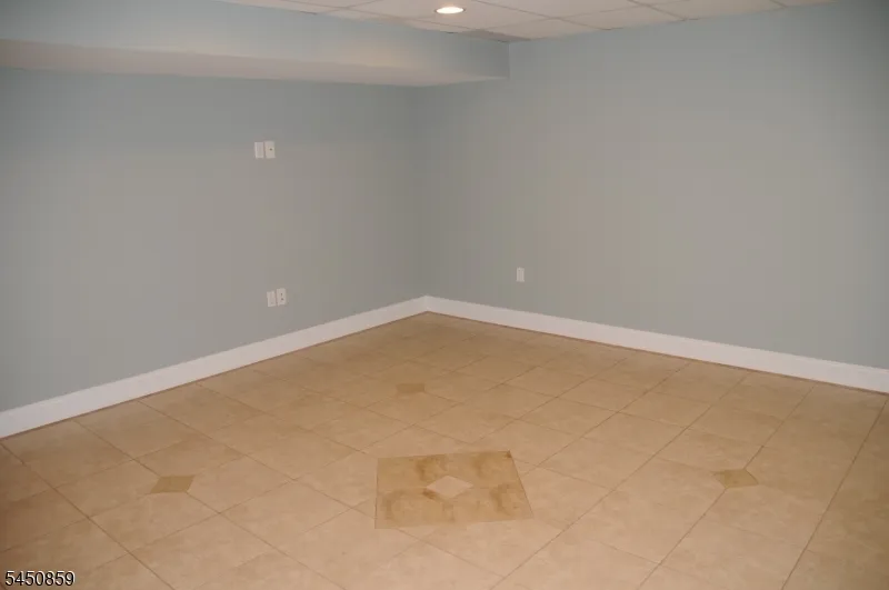 171 Autumn Ridge Rd Parsippany-Troy Hills, NJ 07950