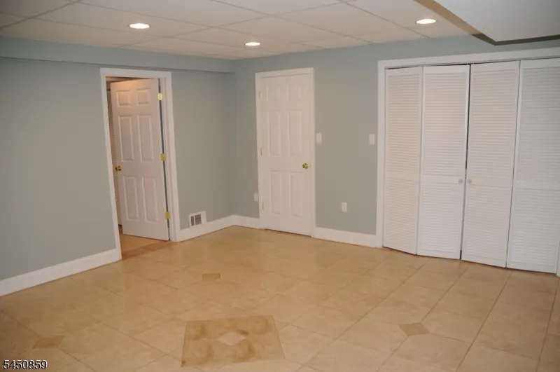 171 Autumn Ridge Rd Parsippany-Troy Hills, NJ 07950