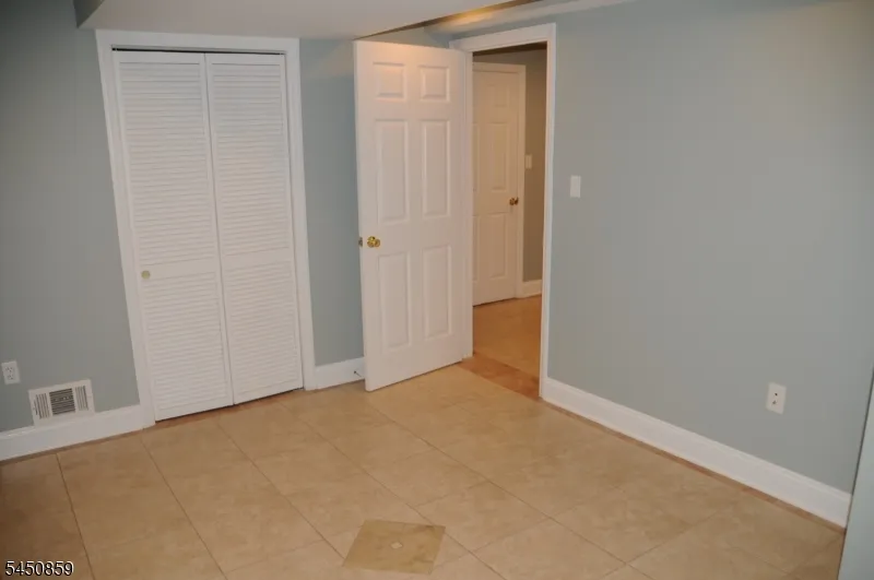 171 Autumn Ridge Rd Parsippany-Troy Hills, NJ 07950