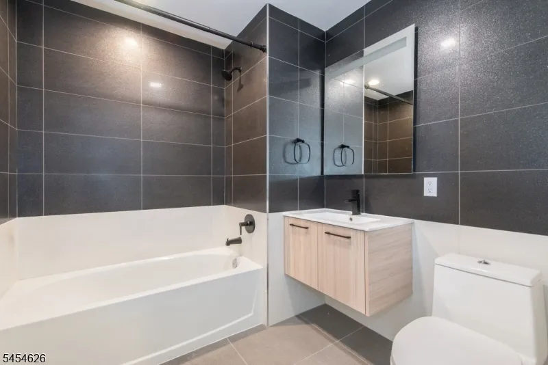 258 S Harrison St #1302 Unit 1302 East Orange City, NJ 07018