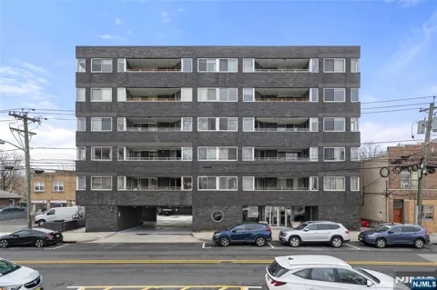 364 Palisade Avenue 5B