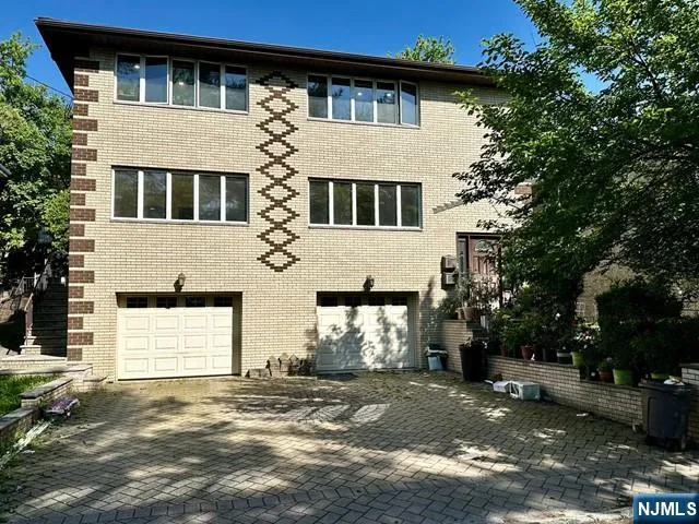 2465 2nd Street 1 Fort Lee, NJ 07024