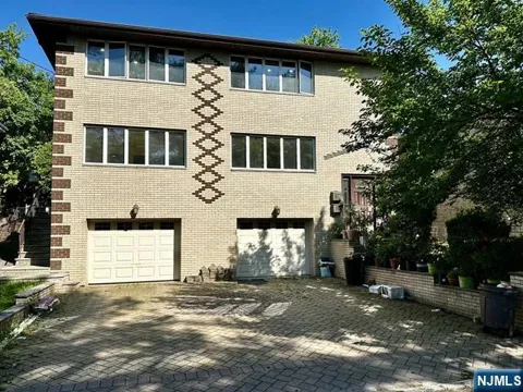 2465 2nd Street 1