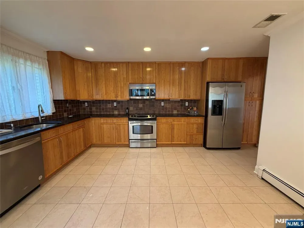 2465 2nd Street 1 Fort Lee, NJ 07024
