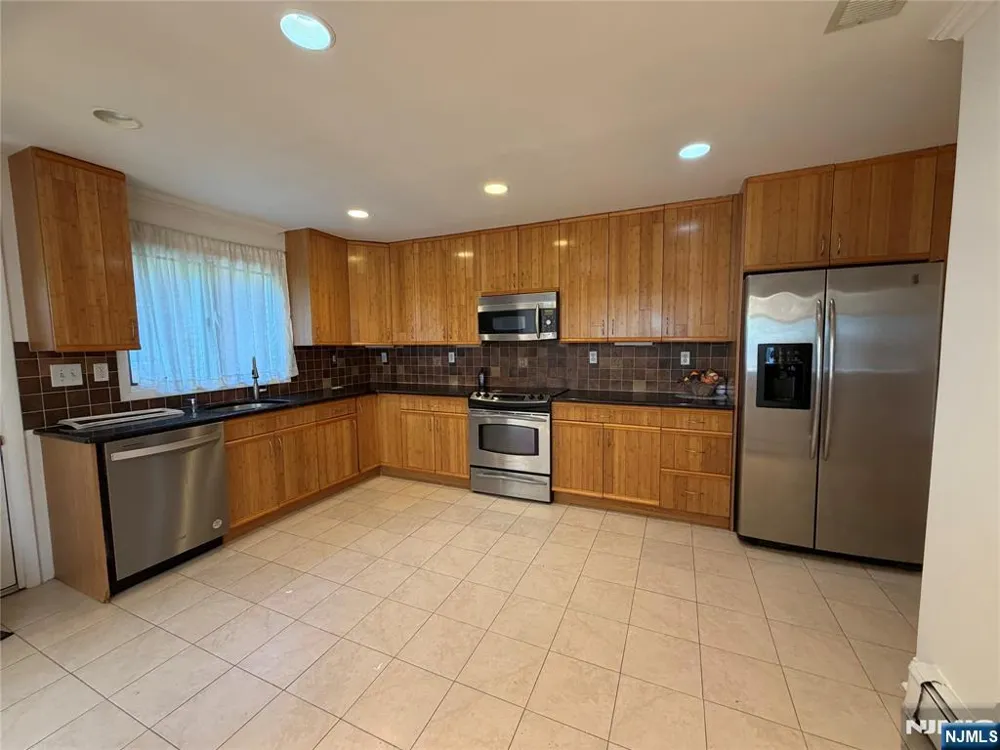 2465 2nd Street 1 Fort Lee, NJ 07024