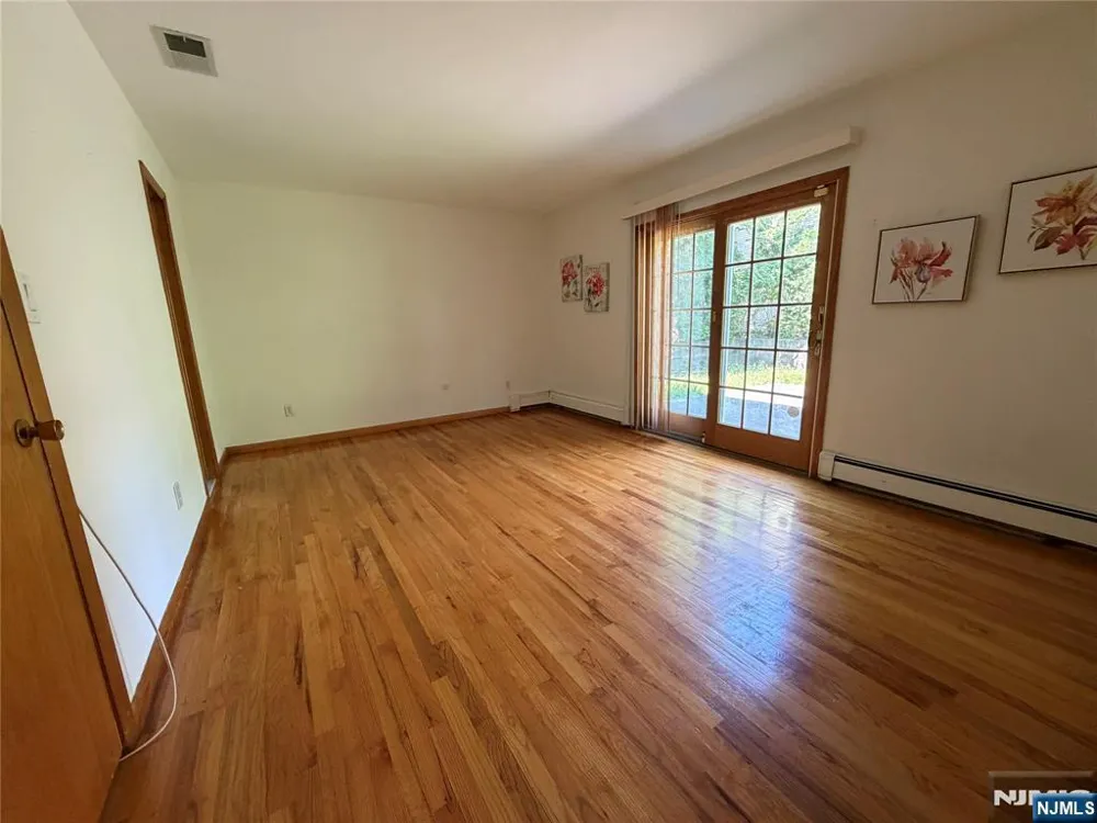 2465 2nd Street 1 Fort Lee, NJ 07024
