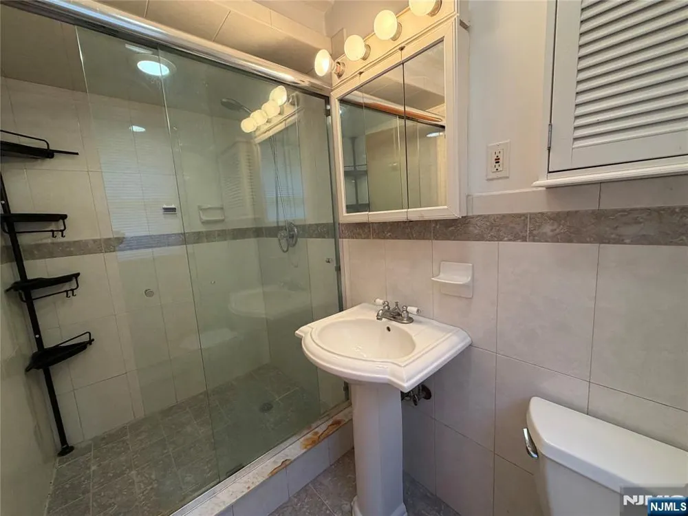 2465 2nd Street 1 Fort Lee, NJ 07024