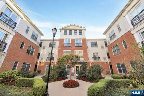 2315 The Plaza 2315