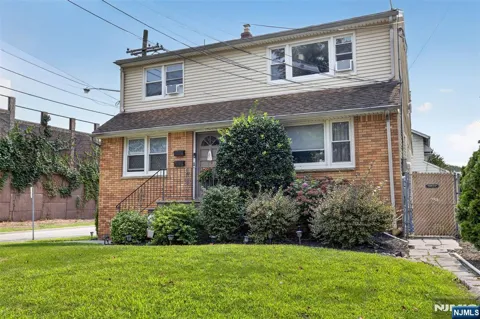 2 Riverside Avenue 2