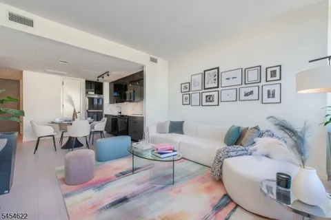 258 S Harrison St #208 Unit 208