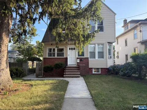 22 Forest Avenue