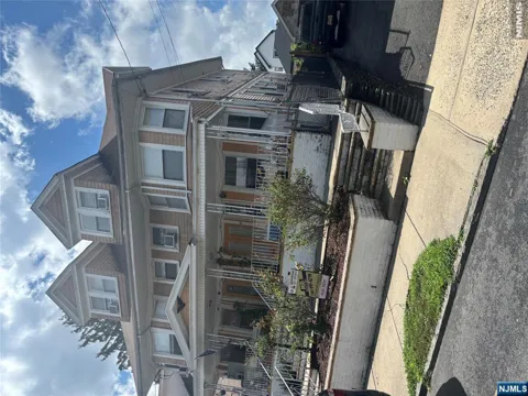 43 Rutherford Right Side