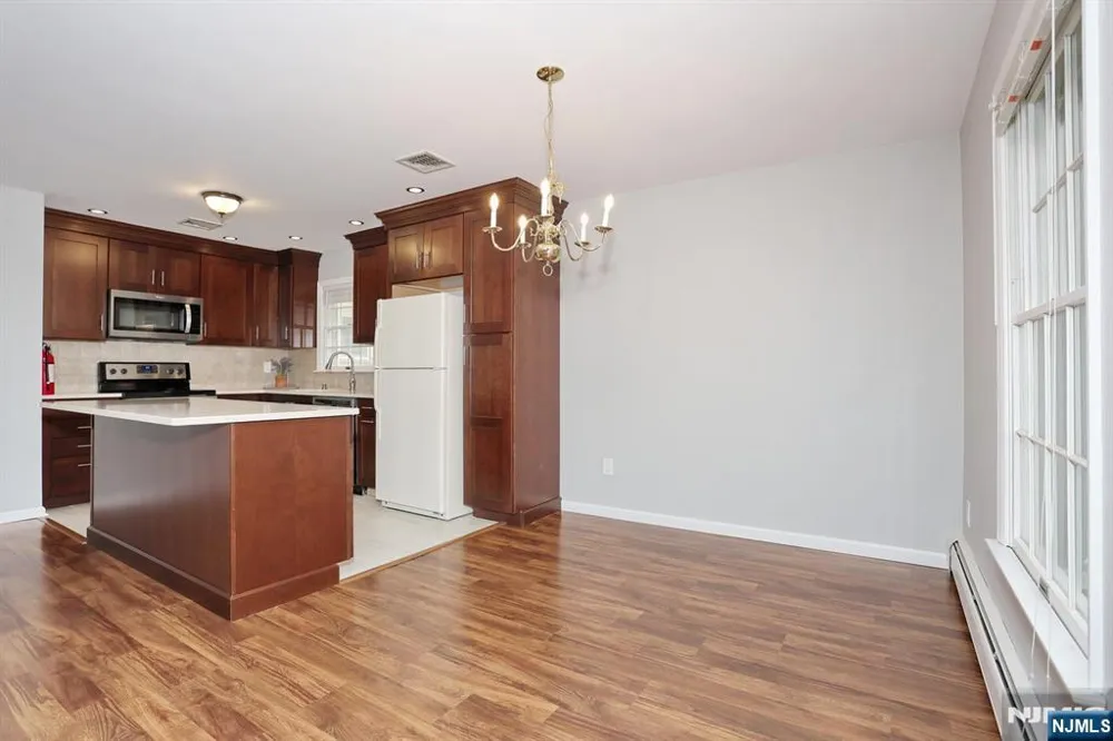 117 S Maple Avenue B Park Ridge, NJ 07656