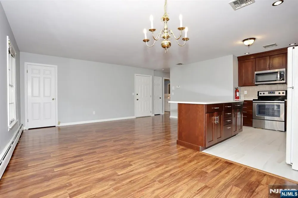 117 S Maple Avenue B Park Ridge, NJ 07656