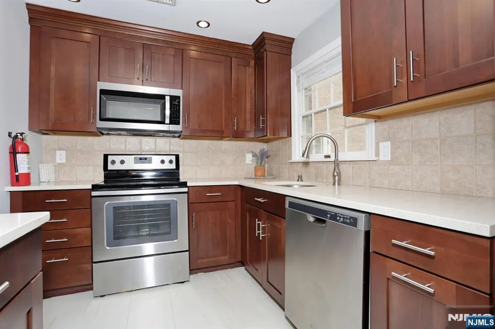 117 S Maple Avenue B Park Ridge, NJ 07656