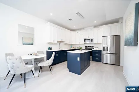 12-01 River Road 208