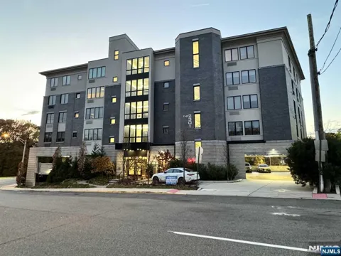 2301 Lemoine Avenue 504