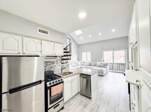 4 Alta Ct unit 2