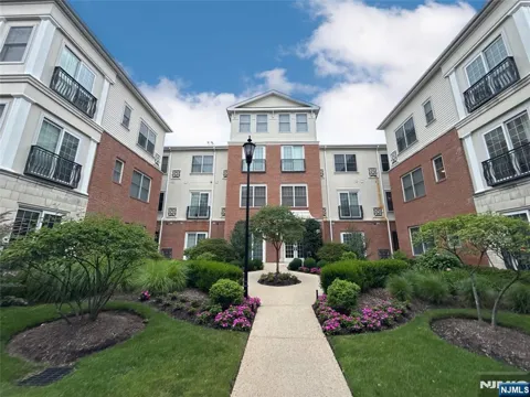 1210 The Plaza